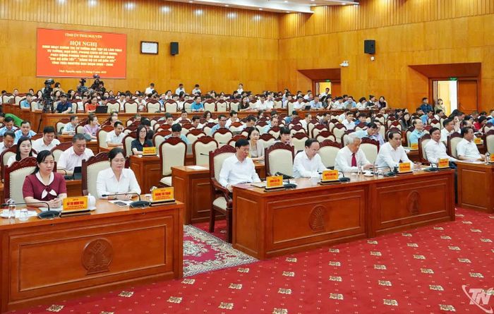 Ngày 13/5/2026, Ban Thường vụ Tỉnh ủy tổ chức Hội nghị sinh hoạt chính trị học tập và làm theo tư tưởng, đạo đức, phong cách Hồ Chí Minh; phát động phong trào thi đua xây dựng “Chi bộ bốn tốt”, “Đảng bộ cơ sở bốn tốt” tỉnh Thái Nguyên giai đoạn 2026-2030.