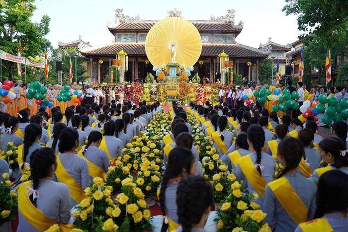 Trang nghiêm Đại lễ kính mừng Phật đản Phật lịch 2570 tại Huế