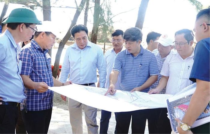  Lãnh đạo thành phố khảo sát khu vực quy hoạch hạ tầng giao thông tại phường Thuận An