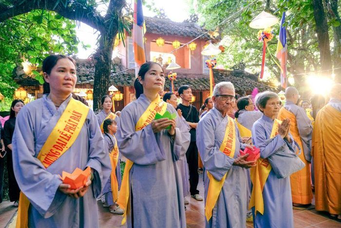 Phật tử trong đoàn rước