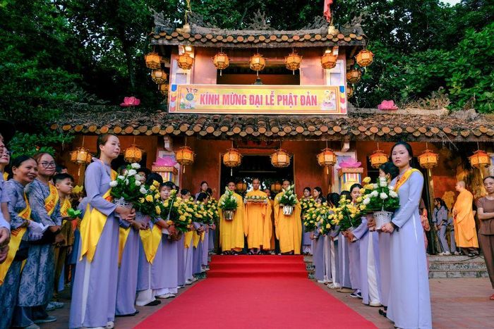 Cổng quốc tự Diệu Đế.