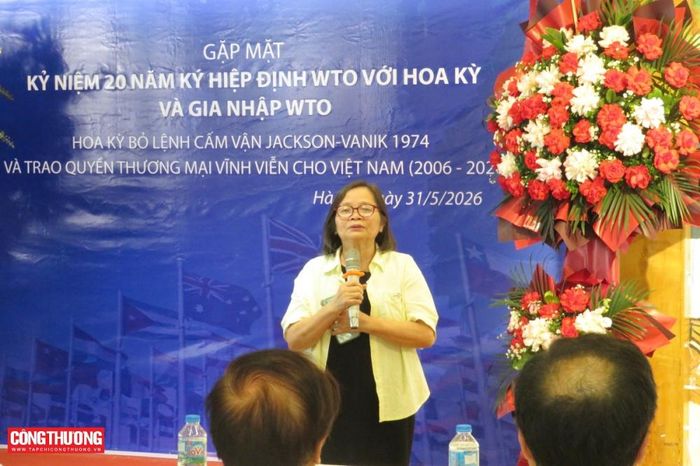 Bà Nguyễn Thị Bích, Nguyên Phó Trưởng đoàn đàm phán của Việt Nam gia nhập WTO chia sẻ tại buổi gặp mặt