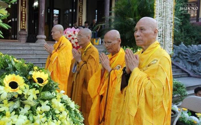 Chư tôn giáo phẩm tham dự
