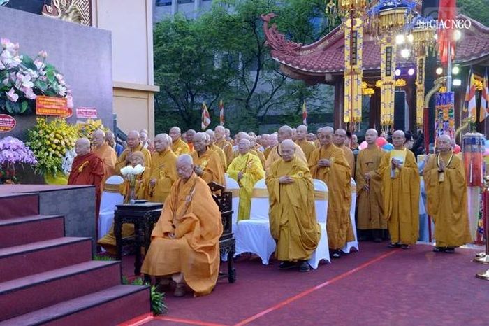 Đức Pháp chủ GHPGVN cùng chư tôn giáo phẩm Hội đồng Chứng minh, Hội đồng Trị sự