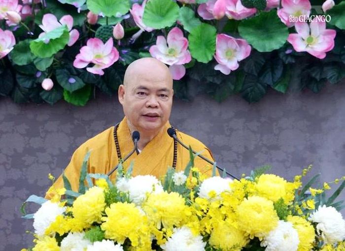 Thượng tọa Thích Thanh Phong phát biểu cảm tại