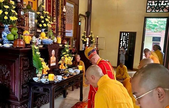 Đảnh lễ tưởng niệm Trưởng lão Hòa thượng Thích Phước Sơn tại hậu Tổ thiền viện Vạn Hạnh