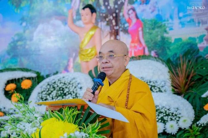Thượng tọa Thích Minh Thanh tuyên đọc Diễn văn Phật đản Phật lịch 2570 