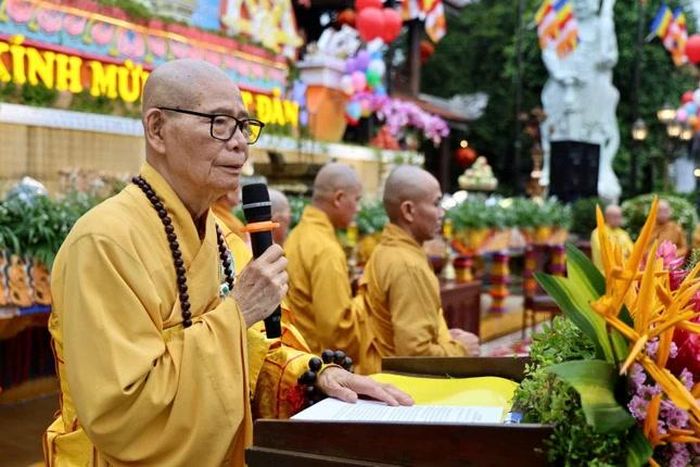 Hòa thượng Thích Châu Quang tuyên đọc Thông điệp Đại lễ Phật đản Phật lịch 2570