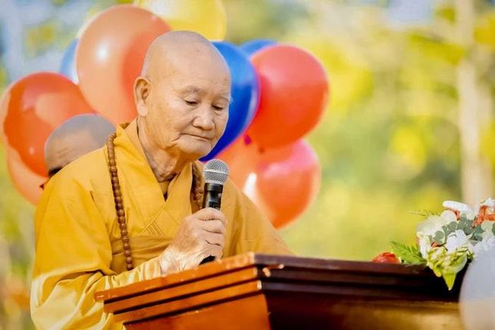 Trưởng lão Hòa thượng Thích Huệ Tài tuyên đọc Thông điệp Phật đản Phật lịch 2570 của Đức Pháp chủ