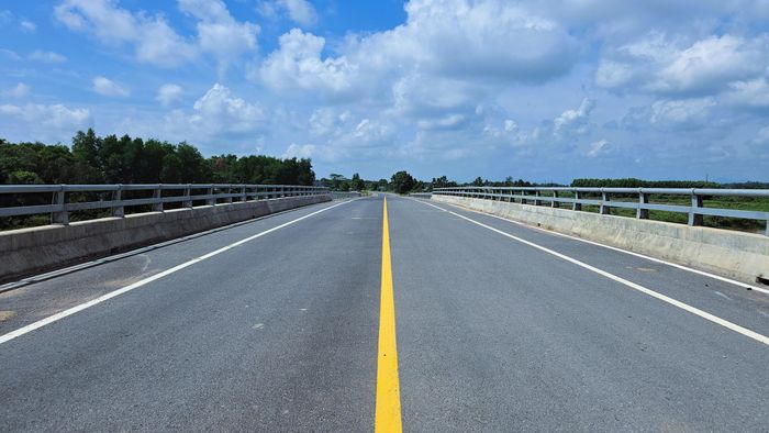 Dự án đường tránh phía Đông thành phố Đông Hà (nay là phường Đông Hà và phường Nam Đông Hà - gọi tắt dự án đường tránh Đông Hà) đoạn Dốc Miếu - QL9 dài 13,3km, điểm đầu giao với QL1 tại Km 741+179, điểm cuối giao QL9 đoạn ngã tư Sòng - cảng Cửa Việt tại Km 10+187 (cũng là điểm đầu đoạn QL9 - Nam cầu sông Hiếu đã đưa vào sử dụng).