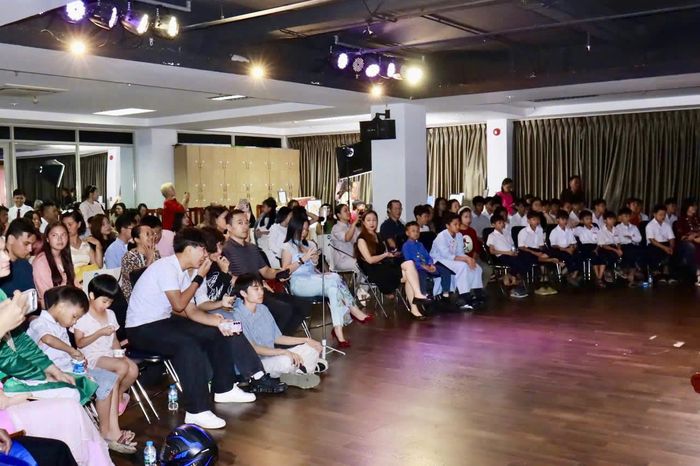 Chương trình thu hút đông đảo người tham gia, trong đó có các em nhỏ đến từ mái ấm trên địa bàn TP.HCM.