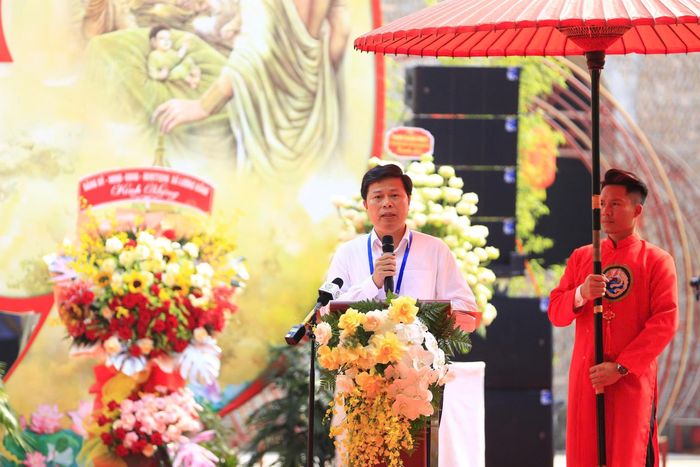 Ông Trần Quốc Toản - Phó Bí thư Thường trực Tỉnh ủy, Chủ tịch Ủy ban MTTQ Việt Nam tỉnh phát biểu chúc mừng Đại lễ Phật đản Phật lịch 2570.
