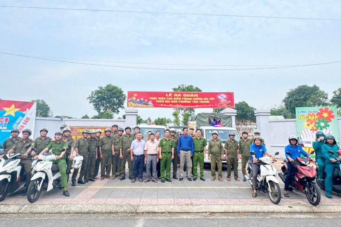 Lực lượng chức năng phường Tân Thành ra quân phòng ngừa tội phạm và tệ nạn ma túy