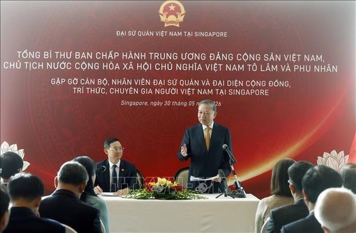 Tổng Bí thư, Chủ tịch nước Tô Lâm phát biểu tại buổi gặp gỡ cán bộ, nhân viên đại sứ quán và đại diện cộng đồng người Việt Nam tại Singapore. Ảnh: Thống Nhất/TTXVN.