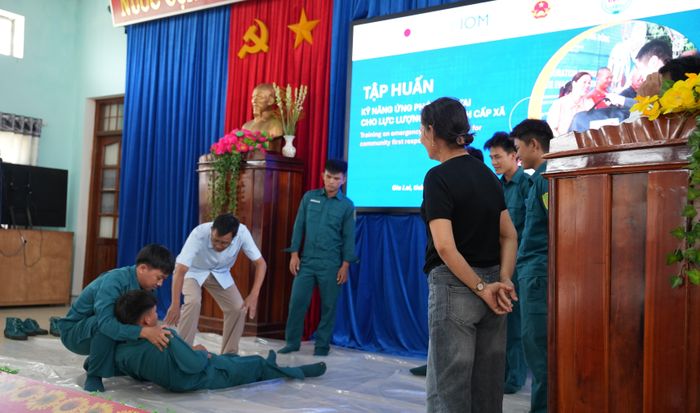 Diễn tập ứng phó với các tình huống thiên tai phức hợp như bão, lũ và sạt lở đất. Ảnh: IOM