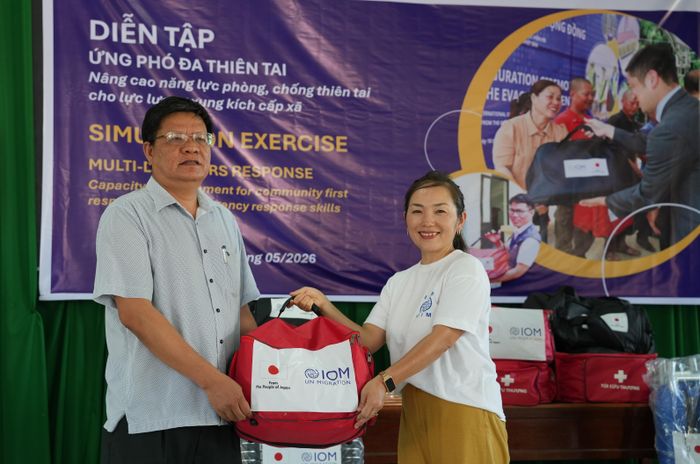 28 bộ thiết bị sơ cứu, cứu hộ, cứu nạn chuyên dụng trị giá gần 3,7 tỷ đồng đã được trao tặng cho lực lượng xung kích tại 4 tỉnh tham gia dự án. Ảnh: IOM