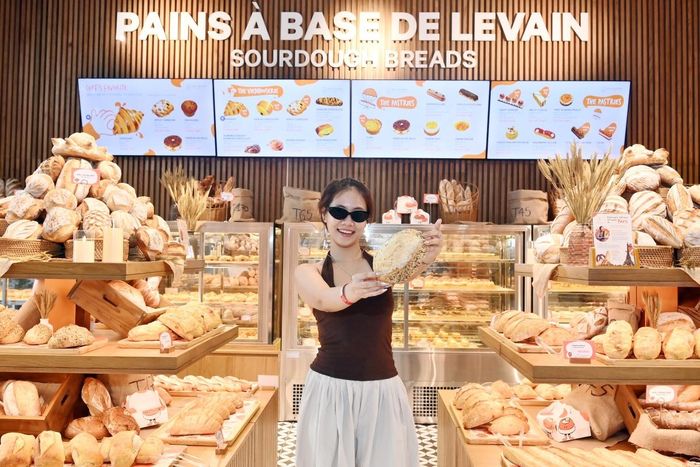 Các loại bánh quen thuộc như Croissant (bánh sừng bò), Pain au Chocolat hay bánh mì truyền thống nhận được sự quan tâm của du khách.