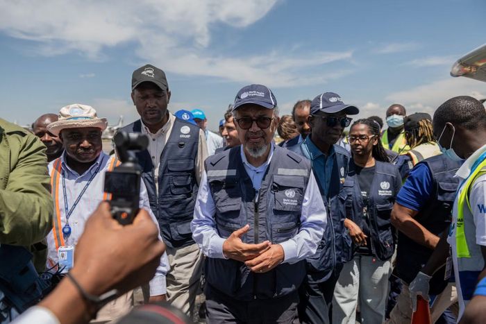 Tổng giám đốc WHO Tedros Adhanom Ghebreyesus đến thăm Bunia – thủ phủ tỉnh Ituri, CHDC Congo. Ảnh Reuters.