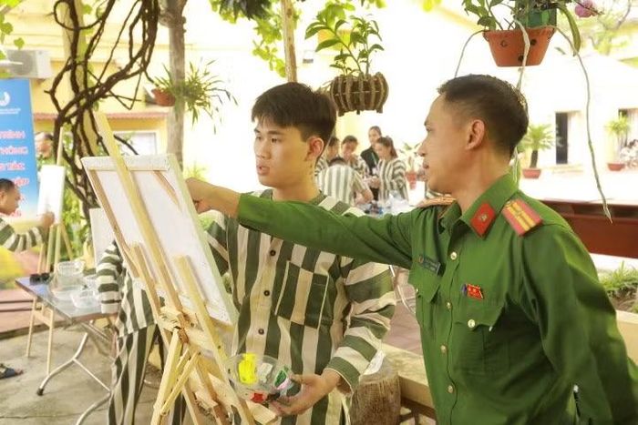 Các phạm nhân được tham gia các hoạt động văn hóa, văn nghệ trong trại giam.