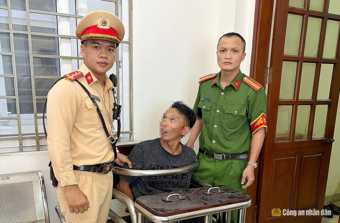 Đối tượng được khống chế, bàn giao cơ quan công an để xử lý.