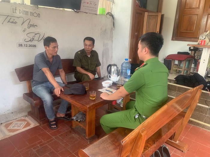 Công an phường phối hợp các lực lượng thường xuyên xuống tận nhà tuyên truyền, phổ biến pháp luật cũng như hỗ trợ, giúp đỡ những người từng lầm lỗi để họ sớm ổn định cuộc sống.