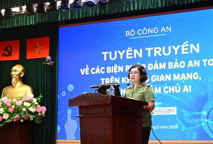 Thiếu tướng Ngô Hoài Thu phát biểu tại chương trình.