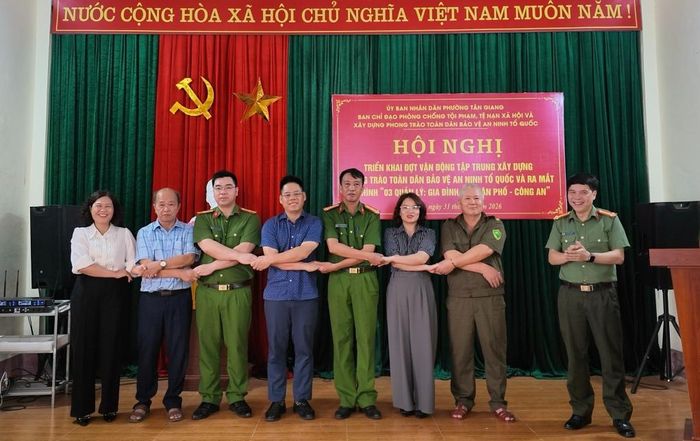Ban Chỉ đạo thực hiện mô hình "3 quản lý: Gia đình - Tổ dân phố - Công an" ra mắt tại hội nghị.