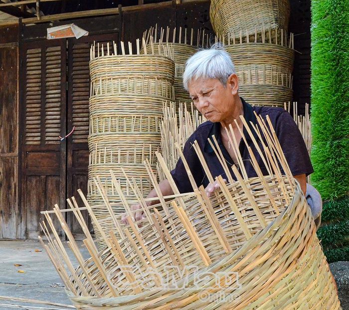 Ðan đát truyền thống giờ chỉ còn người già theo nghề.