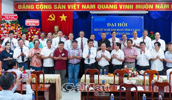 Ban Chấp hành khóa mới ra mắt nhận nhiệm vụ, thể hiện quyết tâm tiếp tục phát huy tinh thần đoàn kết, đổi mới nội dung và phương thức hoạt động, góp phần thúc đẩy ngành kim hoàn tỉnh nhà phát triển ổn định, bền vững.