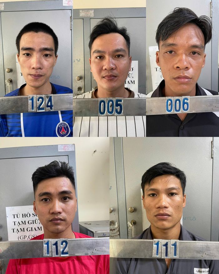 Các bị can lần lượt: Trần Chiêu Hùng (124), Dương Văn Thắng (005), Nguyễn Văn Tuấn (006), Nguyễn Chí Bảo (112) và Nguyễn Văn Chí Hữu (111). Ảnh: CA An Giang.