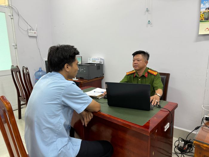 Điều tra viên làm việc với Lê Minh Thuận
