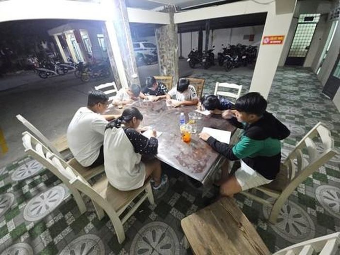 Các em viết cam kết không tái phạm