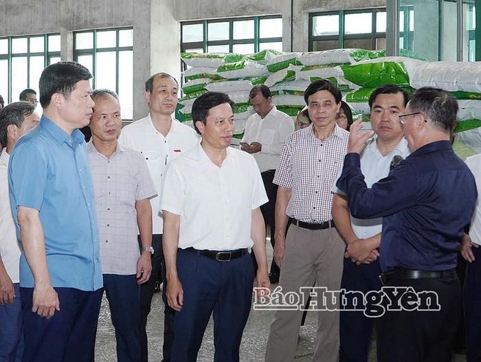 Đoàn công tác của tỉnh Hưng Yên do ông Trần Quốc Toản, Phó Bí thư Thường trực Tỉnh ủy, Chủ tịch Ủy ban MTTQ Việt Nam tỉnh làm trưởng đoàn đã đến thăm Nhà máy chế biến hạt giống của Công ty Cổ phần Tập đoàn ThaiBinh Seed, xã Bắc Đông Hưng. Ảnh nguồn Báo Hưng Yên.