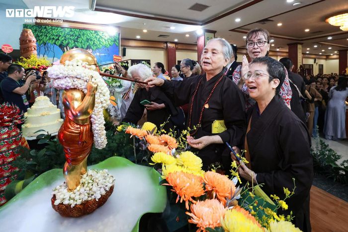 Với ý nghĩa cao cả đó, ngày lễ Phật đản không chỉ là dịp để tưởng nhớ sự xuất hiện của một bậc Thánh nhân, mà còn là thời khắc để mỗi người soi chiếu lại chính mình, nỗ lực sống tốt đời đẹp đạo, góp phần xây dựng một xã hội nhân văn, từ bi và hòa bình.