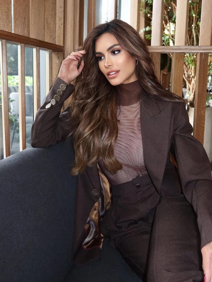 Năm 2025, người đẹp tiếp tục khẳng định tên tuổi khi đăng quang Miss Universe Colombia 2025 và lọt Top 12 Miss Universe 2025, qua đó tích lũy kinh nghiệm thi đấu quốc tế dày dạn.