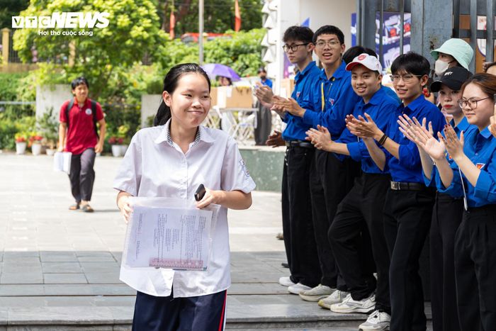 Kỳ thi tuyển sinh vào lớp 10 không chỉ là cuộc cạnh tranh để giành một suất học tại trường THPT công lập, mà còn là dấu mốc trưởng thành đầu tiên trên hành trình học tập của mỗi học sinh.