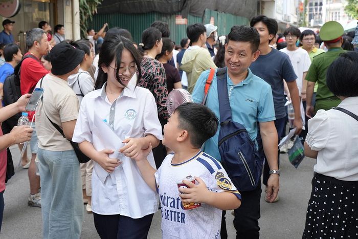 Cả gia đình đều thoải mái, sẵn sàng cho những dự định "xả hơi" sắp tới. Ảnh: Phạm Mạnh