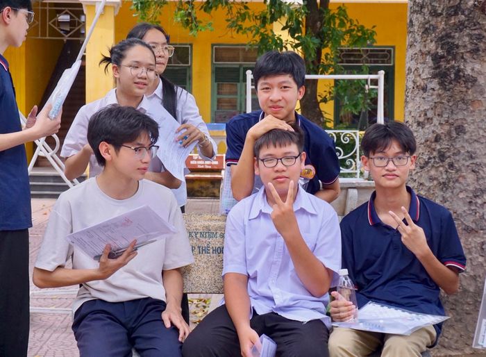 Kỳ thi vào lớp 10 THPT công lập không chuyên tại xã Sóc Sơn đã được tổ chức thành công. Ảnh: Tùng Nguyễn.