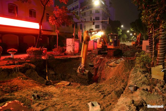 Tuyến phố Quang Trung là hạng mục có vai trò quan trọng trong Dự án xử lý úng ngập cục bộ khu vực nội đô. Đây là tuyến cống hạ lưu tiếp nhận nước từ nhiều khu vực trước khi thoát về hồ Bảy Mẫu. Ảnh: Lại Tấn