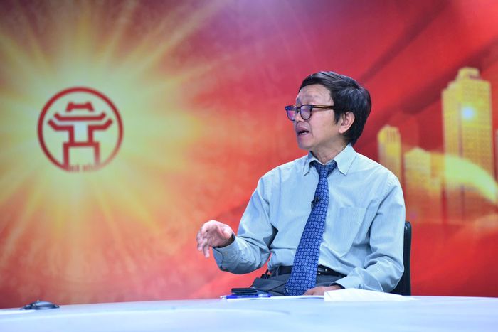 Đạo diễn, NSND Lê Hồng Chương trao đổi tại chương trình. Ảnh: Phan Anh