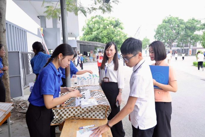 Với sự phối hợp chặt chẽ, kỳ thi đã diễn ra an toàn, nghiêm túc. Ảnh: TL