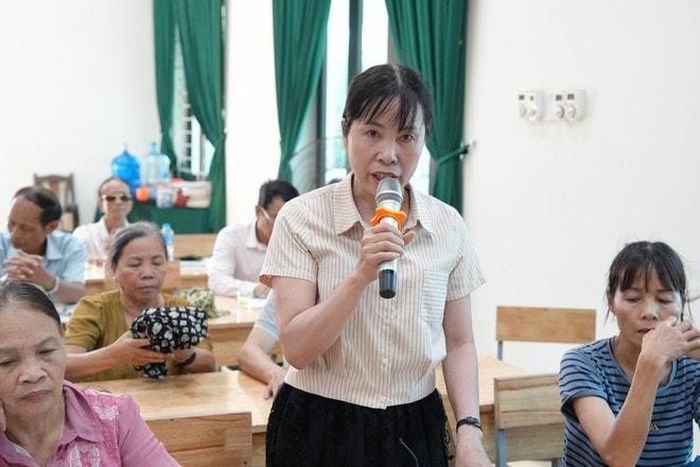 Nhiều người dân quan tâm đến chính sách bồi thường, tái định cư. Ảnh: NL