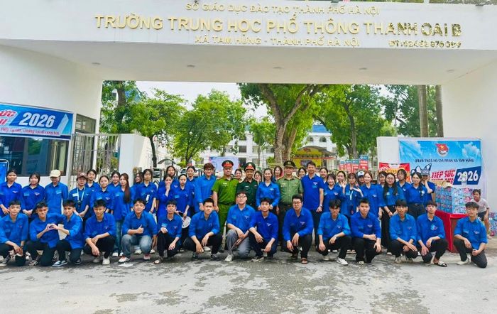 Công tác phối hợp giữa các điểm thi với lực lượng công an, quân sự, an ninh, y tế, thanh niên xã Tam Hưng được triển khai chặt chẽ và hiệu quả. Ảnh: Bình Minh 