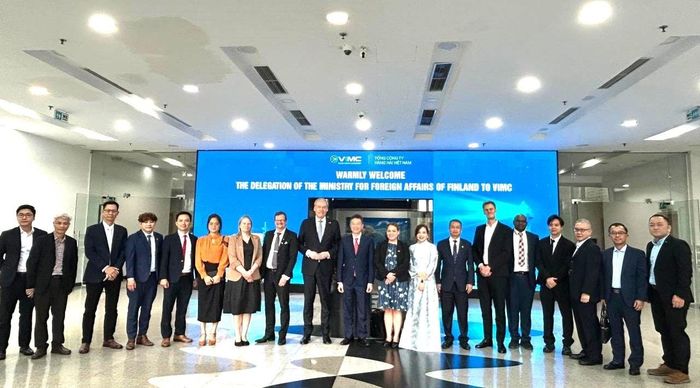 Đoàn công tác làm việc với Tổng công ty Hàng hải Việt Nam (VIMC). Ảnh: Đại sứ quán Phần Lan tại Hà Nội