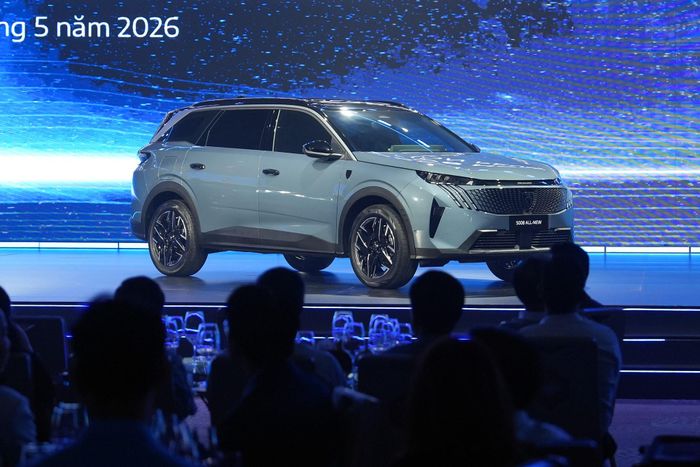 Peugeot 5008 giờ đây cũng "trẻ hóa" tương tự như 3008 mới. Ảnh: Hoàng Linh