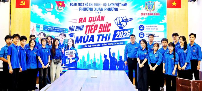 Trước đó, Đoàn thanh niên phường Xuân Phương đã tổ chức ra quân đội hình tiếp sức mùa thi năm 2026. Ảnh: PV