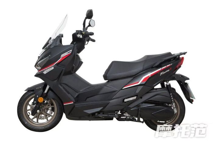 Khung xe có thiết kế dạng khung đôi chắc chắn, mang lại độ cứng cao