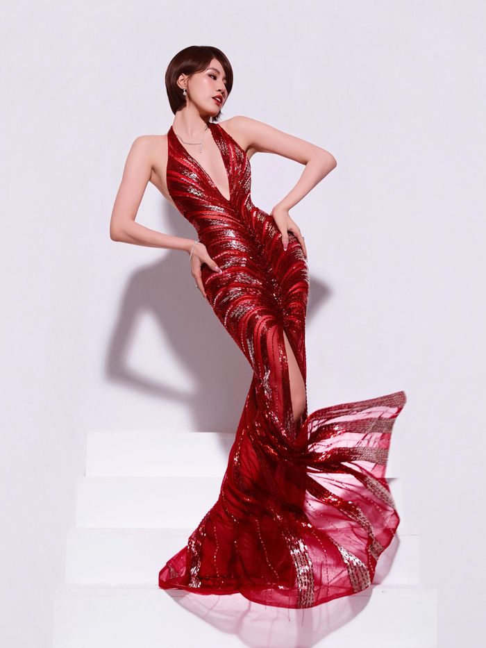 Pháo tên thật là Nguyễn Diệu Huyền, sinh năm 2003 tại Tuyên Quang. Cô được biết đến rộng rãi sau khi tham gia chương trình King of Rap năm 2020 và nhanh chóng trở thành một trong những nữ rapper nổi bật của thế hệ trẻ.