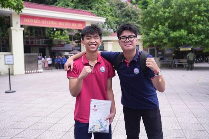 Đối với những thí sinh không đăng ký thi chuyên, kỳ tuyển sinh vào lớp 10 công lập năm nay đã chính thức khép lại.