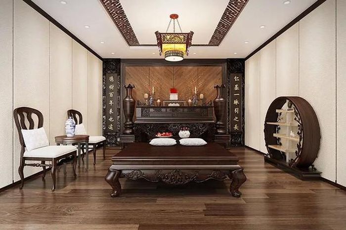 Bàn thờ tựa vào tường mang đến sự bảo hộ và bình an, trong khi hướng nhìn ra ngoài giúp thu hút sinh khí và may mắn.